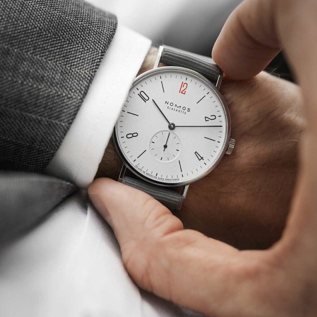 Nomos Glashütte 38 Tangente per Medici Senza Frontiere