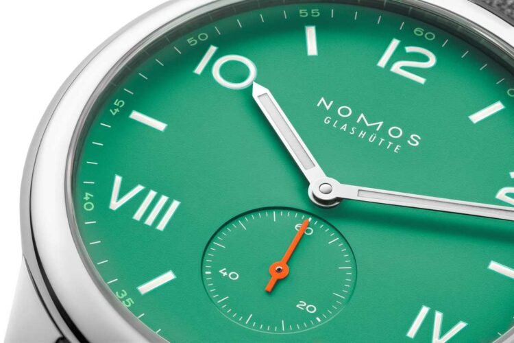 Nomos Club Campus 38 Electric Green quadrante