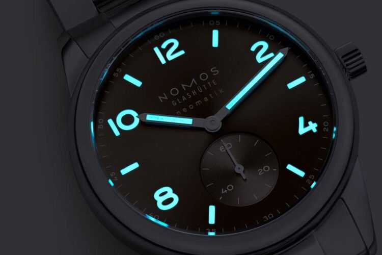 quadrante Nomos Club Sport 39 Neomatik in notturna