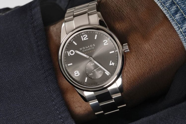 orologio Nomos Club Sport 39 Neomatik Smoke prezzo