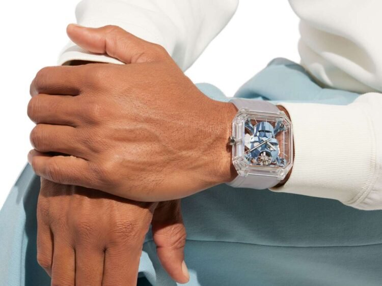 orologio Bell & Ross BR01 Cyber Skull Saphire Ice Blue al polso