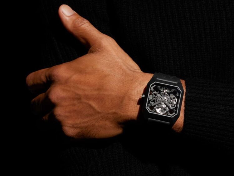 Bell & Ross BR 03 Cyber Ceramic orologio al polso