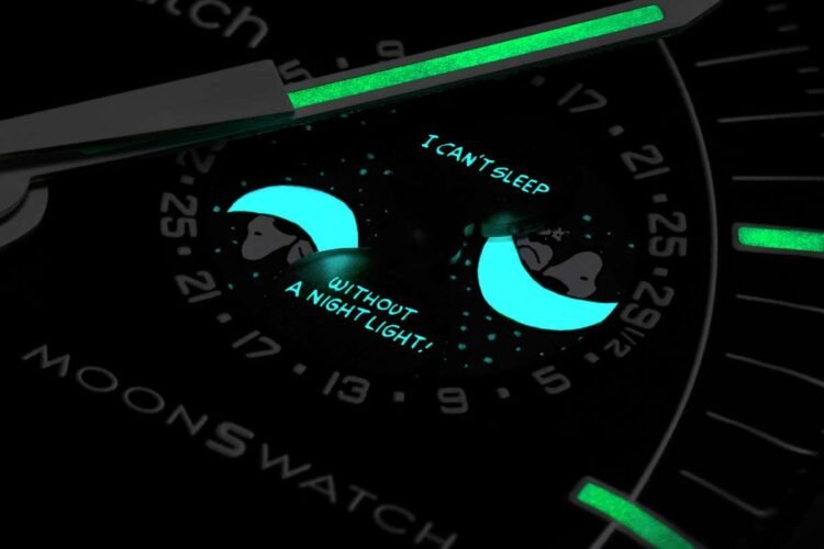 MoonSwatch Snoopy New Moon fasi lunari scritta UV