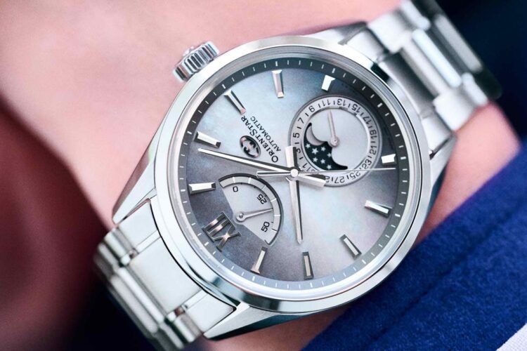 Orient Star M34 F7 Mechanical Moon Phase vista quadrante madreperla