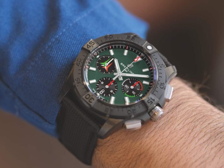 Breitling Avenger B01 Chronograph 42 Frecce Tricolori al polso