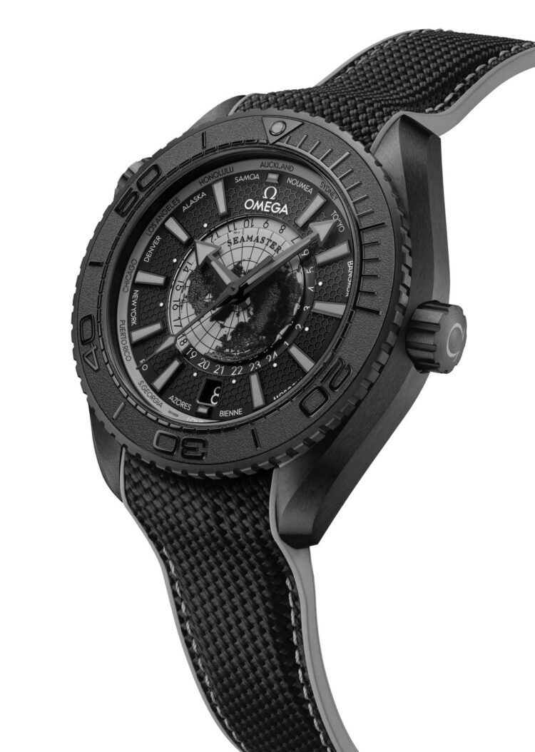 Cassa in ceramica nera del Seamaster Planet Ocean Worldtimer.