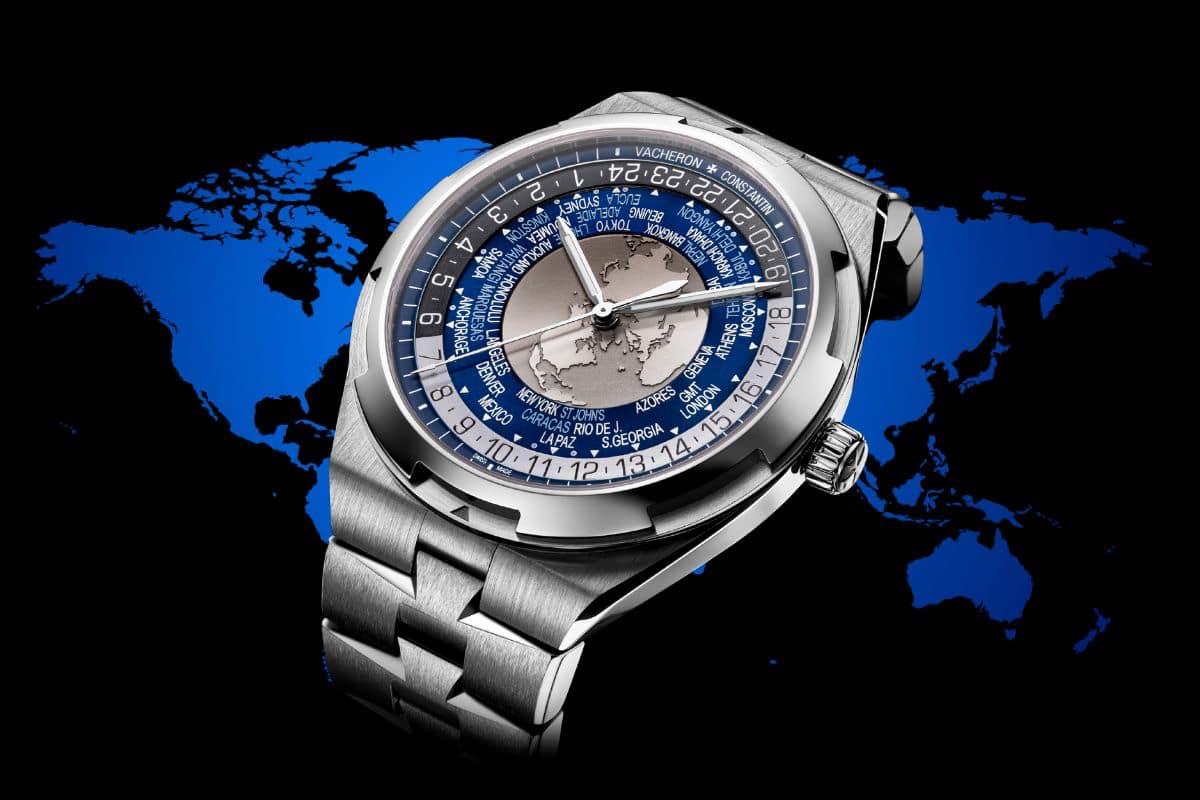 I migliori orologi ore del mondo (world timer) rappresentati dall'elegante Vacheron Constantin Overseas: quadrante cartografico blu con anello delle 24 città e fusi orari globali. Complicazione orologiera svizzera che unisce tecnologia di precisione e design cartografico raffinato, simbolo d'eccellenza per viaggiatori esigenti che cercano segnatempo di prestigio nel 2025.