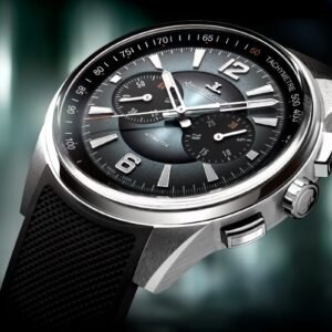 Primo piano del Jaeger-LeCoultre Polaris Chronograph con quadrante laccato grigio oceano, cassa in acciaio e cinturino in caucciù nero.