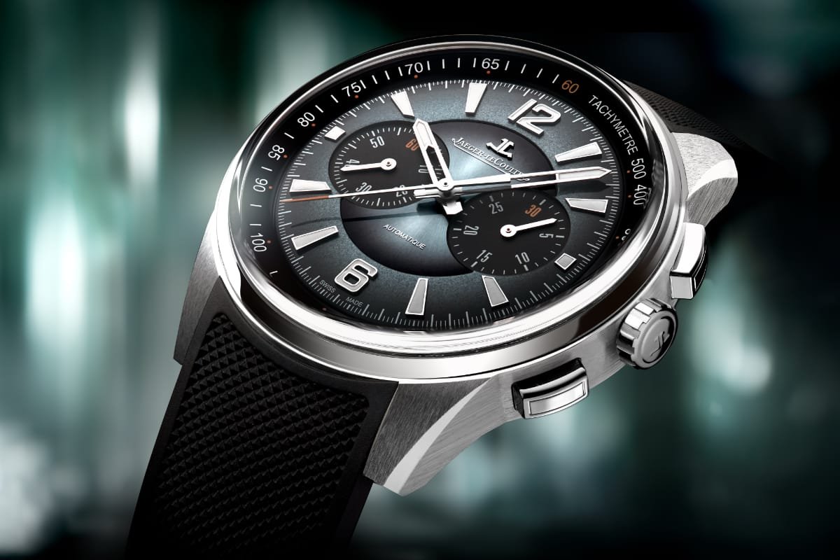 Primo piano del Jaeger-LeCoultre Polaris Chronograph con quadrante laccato grigio oceano, cassa in acciaio e cinturino in caucciù nero.