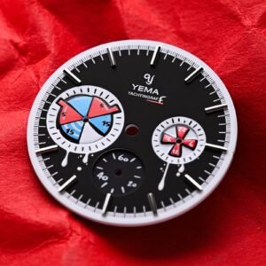 Quadrante Yema Yachtingraff by seconde/seconde con contatori graffiti rosso e blu su sfondo rosso.