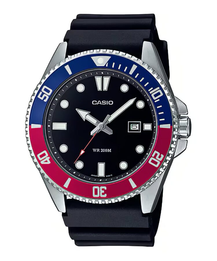 Casio MDV-107 Pepsi - Nuova variante blu-rossa del Duro moderno senza Marlin Casio Duro MDV-107 versione Pepsi con ghiera blu e rossa su quadrante nero, una delle nuove varianti colore del modello senza logo Marlin che dimostra l'evoluzione estetica della serie