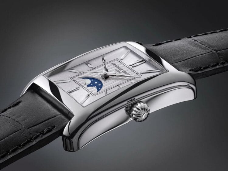 Dettaglio corona a cipolla e profilo cassa Frederique Constant Carrée Moonphase FC-333S4C6 Profilo laterale Frederique Constant Carrée Moonphase Automatic argento con corona a cipolla, cassa acciaio lucido a due livelli e cinturino pelle grana coccodrillo