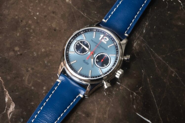 Frederique Constant Healey 42mm Prova Senza Sconti Primo piano del Frederique Constant Healey Chronograph da 42mm con quadrante 'Healey Blue' e cinturino in pelle blu.