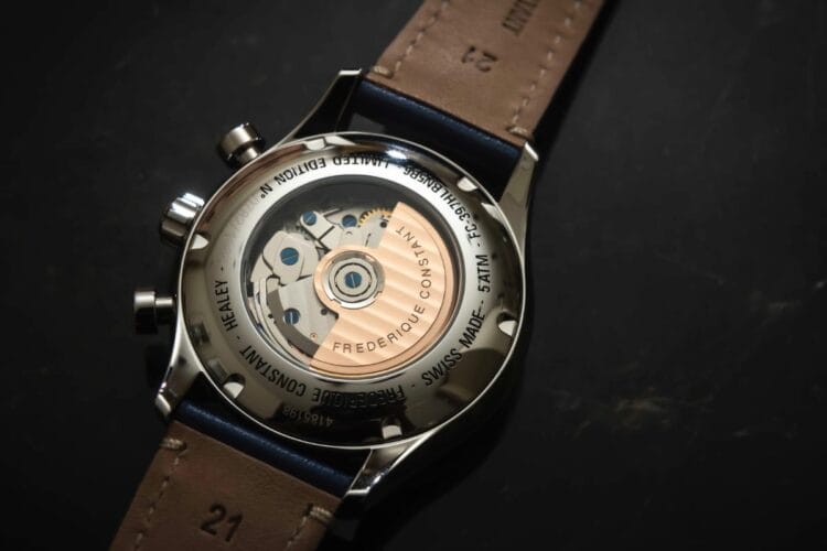 Fondello a Vista Calibro FC-397 Frederique Constant Healey Il fondello a vista del Frederique Constant Healey da 42mm che mostra il calibro automatico FC-397, basato sul movimento Sellita SW510.