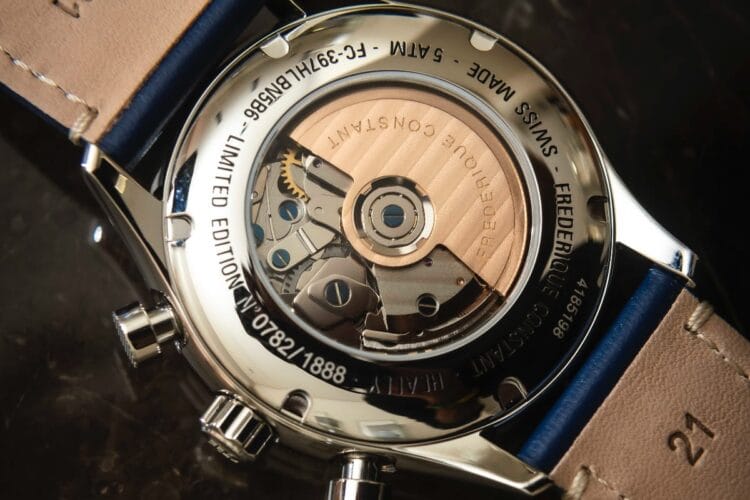 Fondello Frederique Constant Healey 5 ATM Limited Edition Il fondello del Frederique Constant Healey che mostra l'incisione dell'impermeabilità a 5 ATM e il numero dell'edizione limitata 0782/1888.