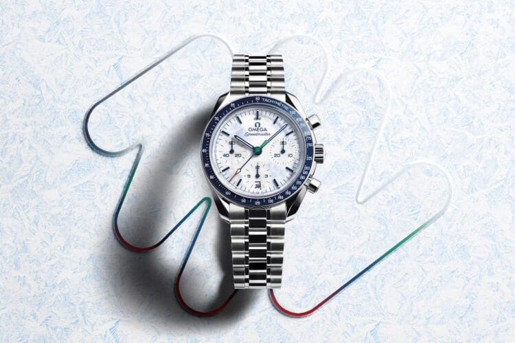 Lo Speedmaster ufficiale dei Giochi Paralimpici Milano Cortina 2026 Omega Speedmaster 38 Milano Cortina 2026 cronografo ufficiale Paralimpici con lunetta blu ceramica e lancetta tricolore.
