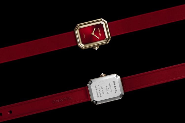 Fondello in Titanio e Cinturino Velvet Touch Fondello in titanio e cinturino in caucciù effetto velluto dello Chanel Première Ribbon Red.
