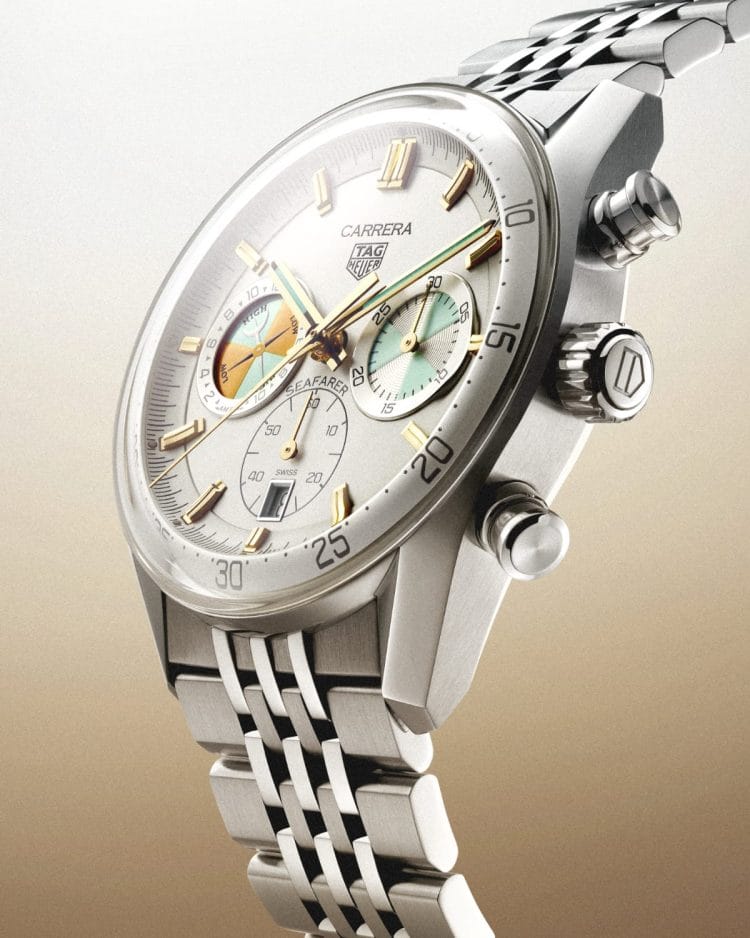 Cassa Glassbox 42 mm del TAG Heuer Carrera Seafarer TAG Heuer Carrera Chronograph Seafarer: cassa Glassbox da 42 mm vista 3/4 con vetro zaffiro bombato e pulsanti cronografo.