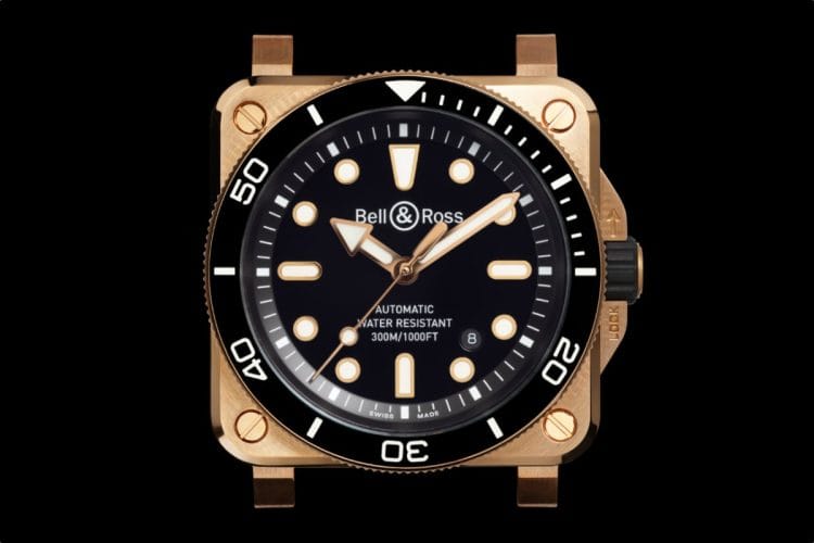Bell & Ross BR-03 Diver Black Bronze quadrante Dettaglio quadrante nero Bell & Ross BR-03 Diver Black Bronze con indici bagnoire e Super-LumiNova verde