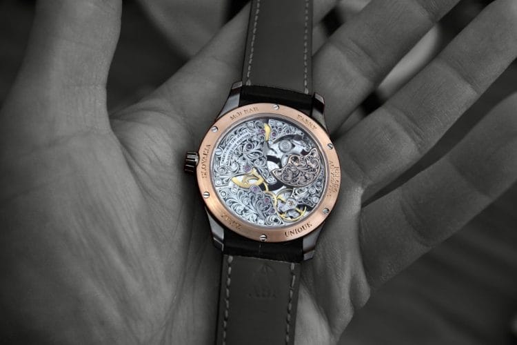 Caseback del Classic Tech Art - Ponti del movimento Vaucher con incisione a banconota su spessori di 0,25mm Fondello Molnar Fabry Classic Tech Art con movimento Vaucher VMF 5401 e ponti decorati con incisione a banconota.