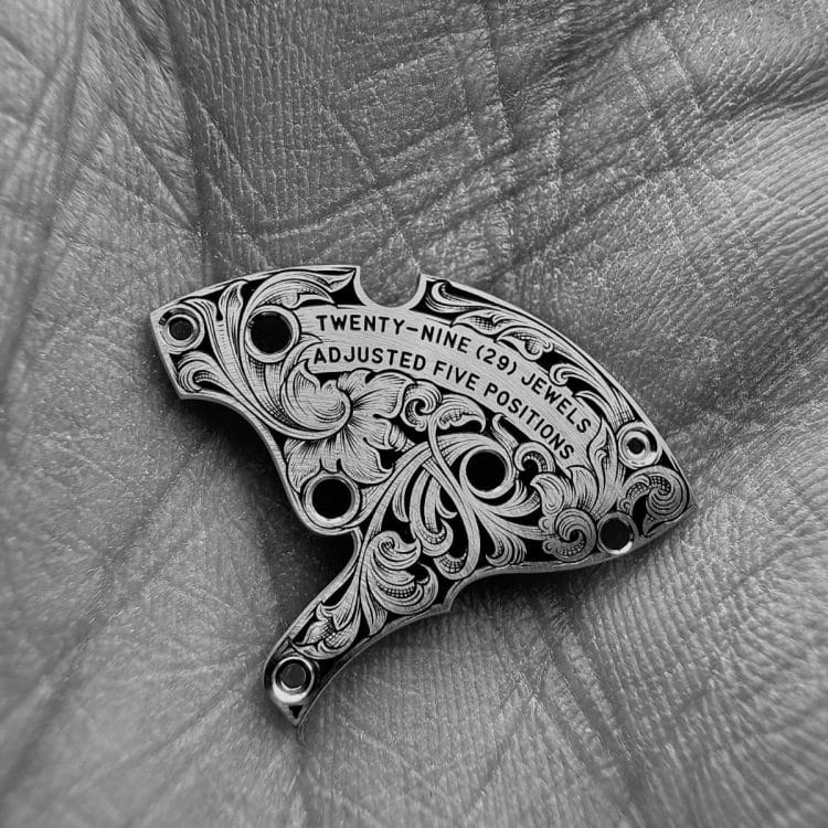 Ponte decorato Molnar Fabry - Incisione a banconota con indicazioni tecniche 29 rubini e 5 posizioni di regolazione Ponte movimento Molnar Fabry inciso a mano con tecnica banknota e scritta Twenty-Nine Jewels Adjusted Five Positions.