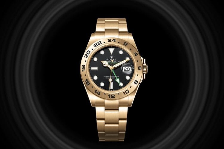 Previsioni Rolex 2026: Explorer II in oro giallo, la novità più attesa di Watches and Wonders Rolex Explorer II in oro giallo su sfondo nero, previsione Rolex 2026 per Watches and Wonders.