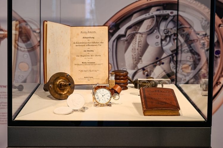 Moritz Grossmann al German Watch Museum Glashütte Teca contenente un orologio da tasca Moritz Grossmann al German Watch Museum Glashütte.