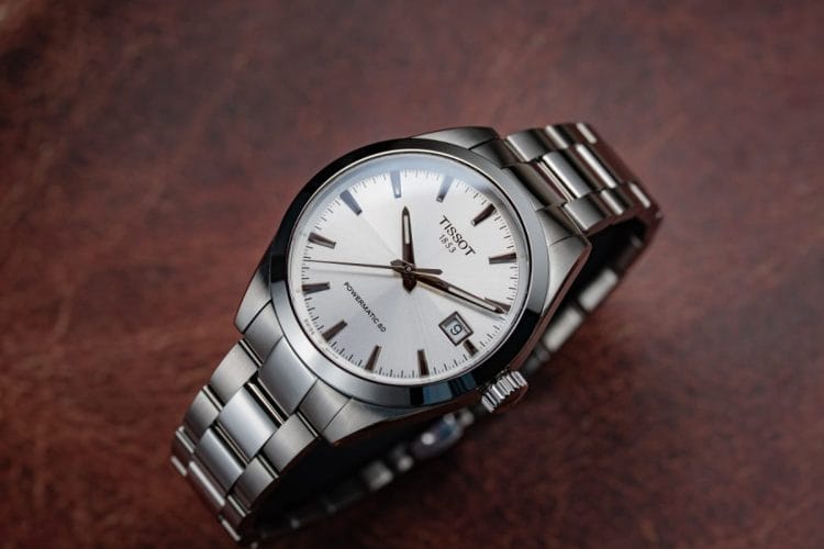 Tissot Gentleman 38 mm: Recensione e Prova al Polso Nuovo orologio automatico Tissot Gentleman 38 mm con bracciale in acciaio e movimento Powermatic 80.