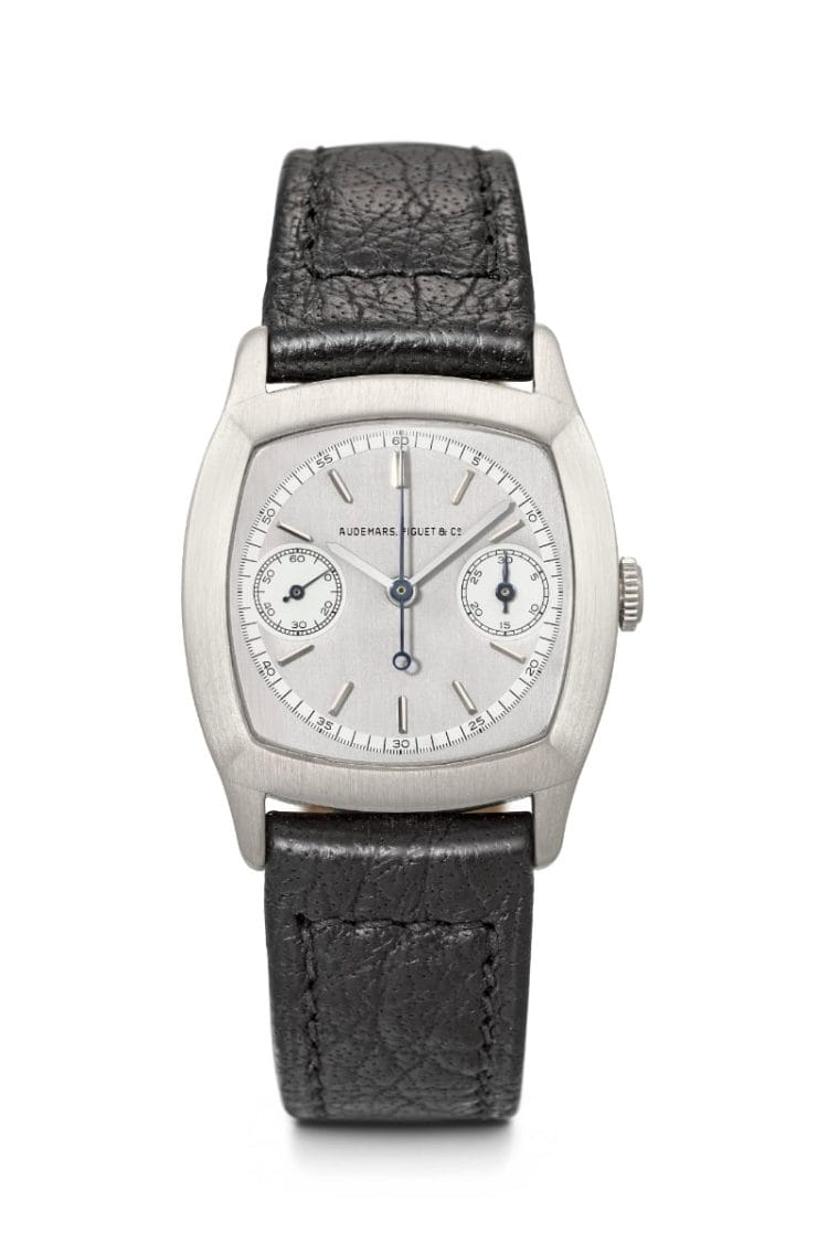 Audemars Piguet Coussin Tortue 1930 con cassa Wenger in platino Audemars Piguet Coussin Tortue ref. 41.849 del 1930 vista frontale con cassa cushion in platino spazzolato e cinturino in pelle nera.