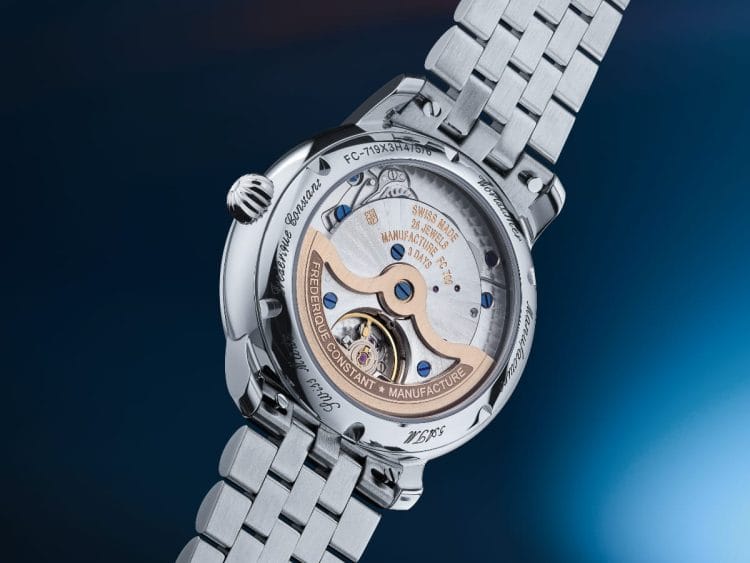 Calibro FC-719 visibile dal fondello – 35° movimento di manifattura Frederique Constant con 72 ore di riserva di carica Fondello in zaffiro del Classic Worldtimer Manufacture 2026 con calibro di manifattura FC-719, massa oscillante colimaçonné, viti azzurrate e decorazione Côtes de Genève.