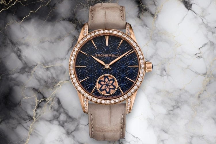 Grönefeld 1944 Tanfana 2026: quadrante in aventurina blu con motivo Fiore della Vita inciso, disco floreale rotante a ore 6, cassa in oro rosa con lunetta brillanti, presentato a Watches and Wonders 2026.