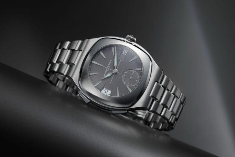 Laurent Ferrier Sport Traveller Slate Grey – GMT Manifattura Watches & Wonders 2026 Laurent Ferrier Sport Traveller Slate Grey in titanio grade 5 con quadrante grigio ardesia, bracciale integrato a tre maglie e piccoli secondi a ore 6 — GMT di manifattura presentato a Watches & Wonders 2026.