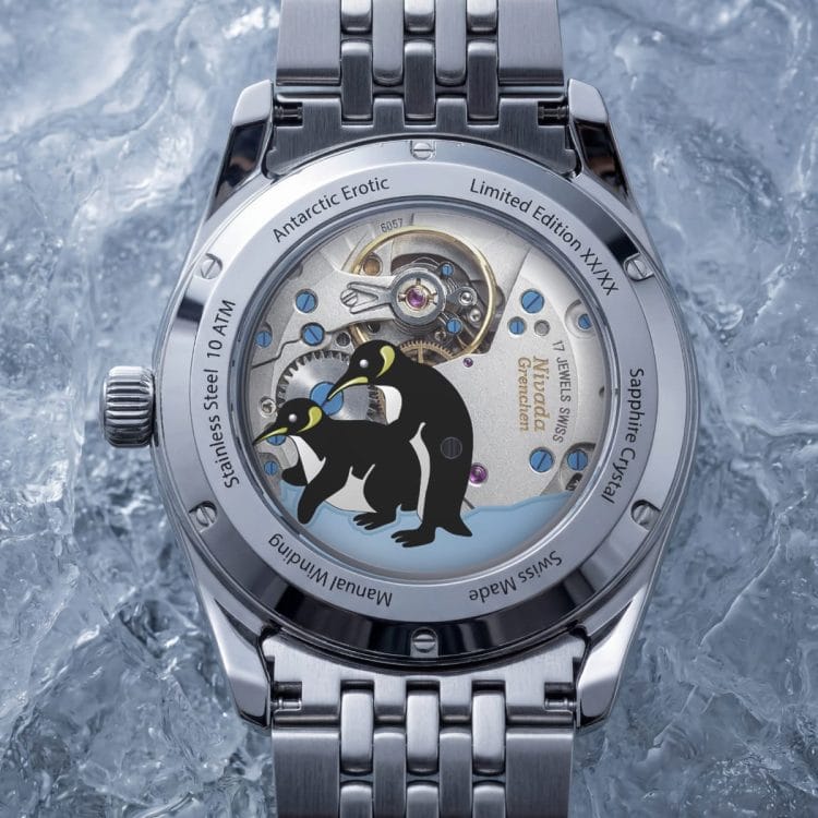 Nivada Grenchen Antarctic Erotic — fondello con automa a pinguini, Soprod P054 modificato Fondello trasparente del Nivada Grenchen Antarctic Erotic con automa a pinguini animato dalla carica manuale.