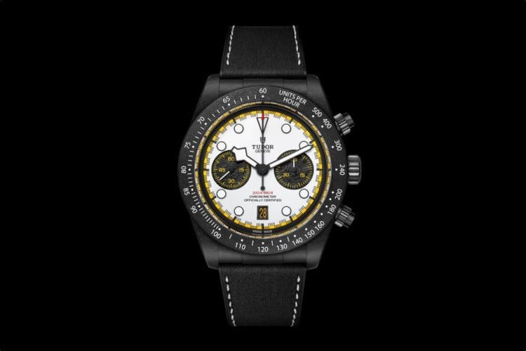 Tudor Black Bay Chrono Carbon 26 vista frontale con cassa in fibra di carbonio da 42 mm e quadrante racing white.