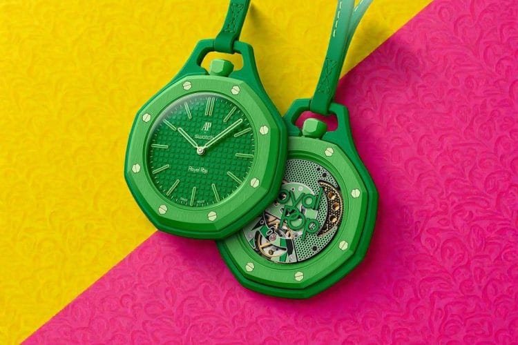 Royal Pop Green Eight – Collaborazione Audemars Piguet x Swatch, drop 16 maggio 2026 Audemars Piguet x Swatch Royal Pop Green Eight in Bioceramic verde, vista del quadrante Petite Tapisserie e del fondello trasparente.