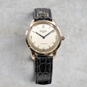 Glashütte Original Senator Sixties oro bianco ref. 49-12-01-04-04 con calibro 49-12 a carica manuale e cinturino in alligatore blu.