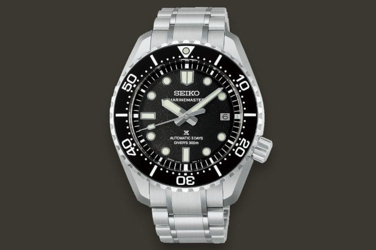 Seiko Prospex Marinemaster HBF001 Orologio Seiko Prospex Marinemaster HBF001 con quadrante nero testurizzato, lunetta nera e iconica corona a ore 4, vista frontale.
