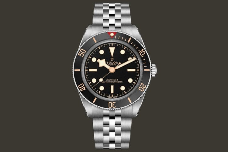 Tudor Black Bay 58 2026 Nuovo orologio Tudor Black Bay 58 con quadrante nero, dettagli dorati, lunetta con triangolo rosso e bracciale in acciaio, Movimento METAS, vista frontale.