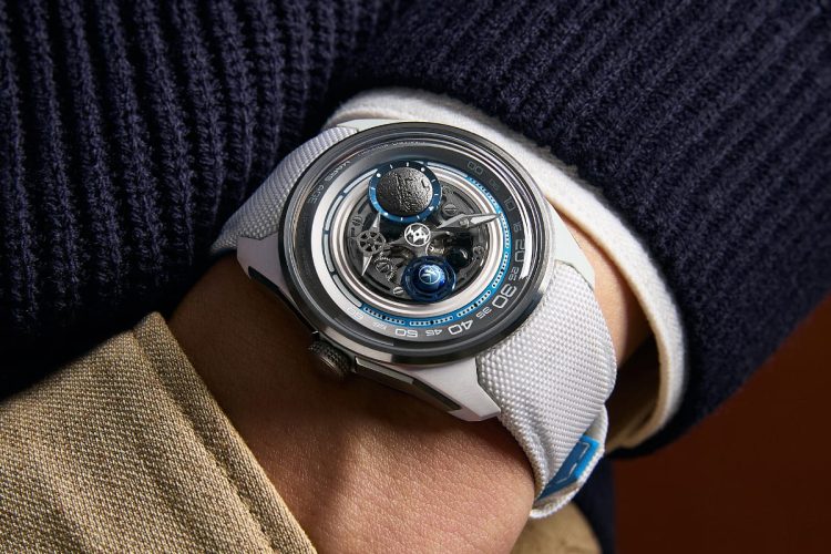 Atowak Mars Age Traverse White al polso Atowak Mars Age Traverse White al polso con cassa in fibra di vetro.