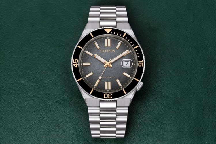 Citizen Tsuyosa Shore Time Slip edizione limitata quadrante nero vista frontale.