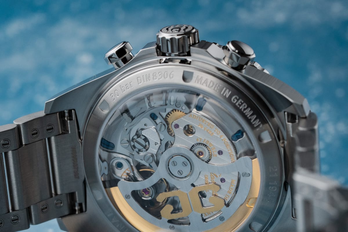 Fondello trasparente con Calibro 37-23 del Glashütte Original SeaQ Chronograph: visibili certificazione DIN 8306 e massa oscillante con doppia G