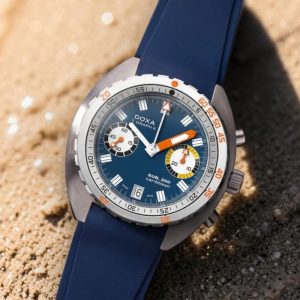 Doxa Sub 200 T.Graph II Caribbean su sabbia bagnata illuminata dal sole, orologio subacqueo estate 2026.