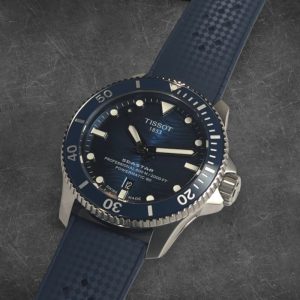 Tissot Seastar 2000 Professional 2026 con quadrante blu e cinturino in gomma.