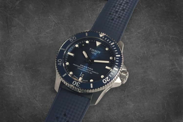 Tissot Seastar 2000 Professional 2026 con quadrante blu e cinturino in gomma.