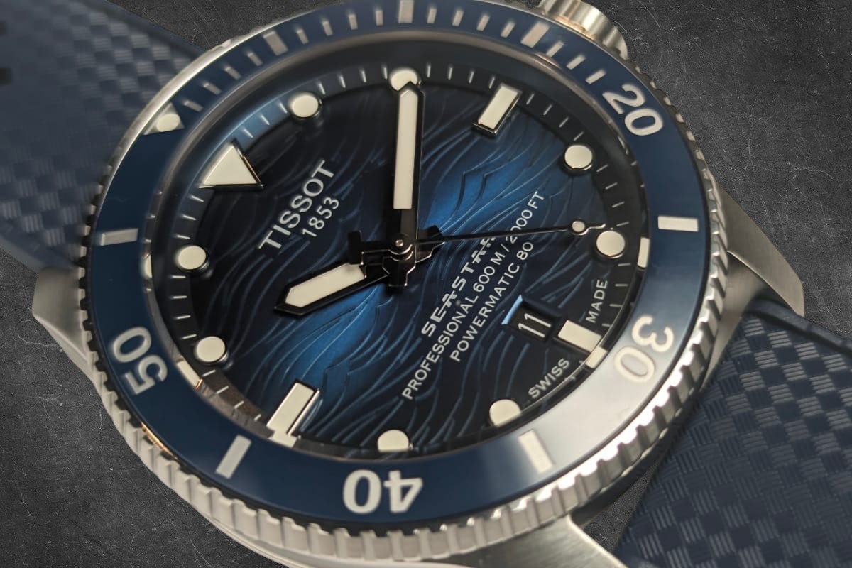 Tissot Seastar 2000 Professional quadrante blu motivo a onde Quadrante blu con motivo a onde inciso del Tissot Seastar 2000 Professional