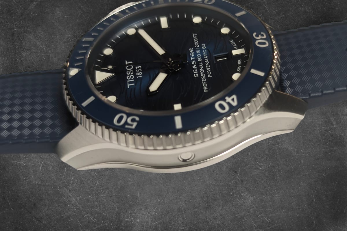 Tissot Seastar 2000 Professional valvola elio a ore 9 Profilo laterale del Tissot Seastar 2000 Professional con valvola di scappamento dell'elio