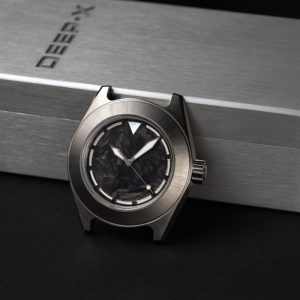 Watch Insanity DEEP-X Limited Edition - diver in titanio grado 23 con quadrante in carbonio forgiato.