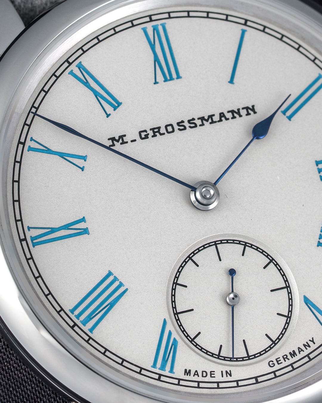 Quadrante Moritz Grossmann TEFNUT 36 Turquoise Blue Quadrante del Moritz Grossmann TEFNUT 36 con numeri romani turchesi e lancette azzurrate