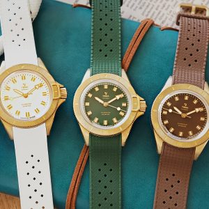 Yema Superman Bronze CMM.10 nelle tre varianti di quadrante bianco, verde e marrone con cinturini in gomma abbinati.