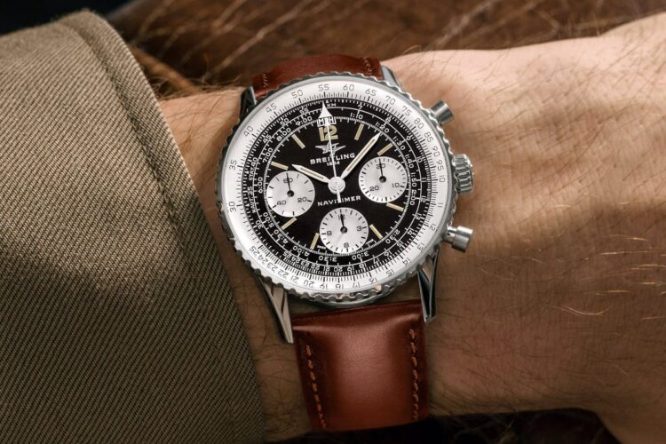 Breitling Navitimer B09 Miles Davis 2026 Breitling Navitimer B09 Chronograph 41 Tribute to Miles Davis 2026 in acciaio con cinturino in pelle marrone.